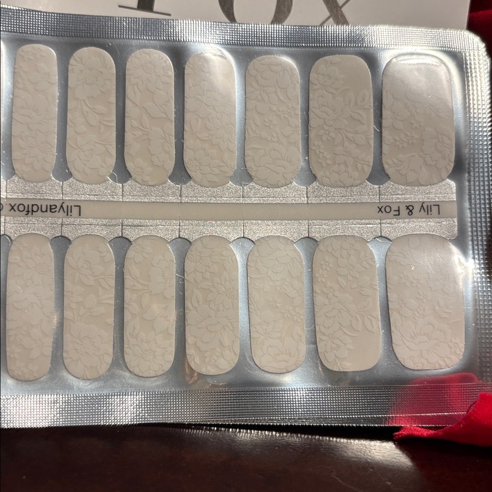 MWOT NAIL PRODUCTS GEL STRIPS: DASHING, DIVA, AND LILY AND FOX - Picture 8 of 14